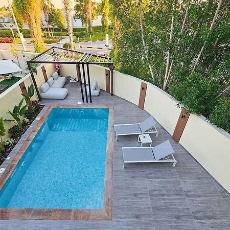 Stunning 4 Bed Villa, Private Pool, Damac Hills Дубай Екстер'єр фото